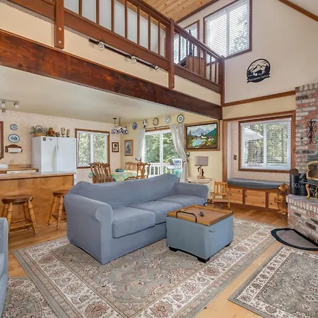 Hennessys Laughing Bear Lodge